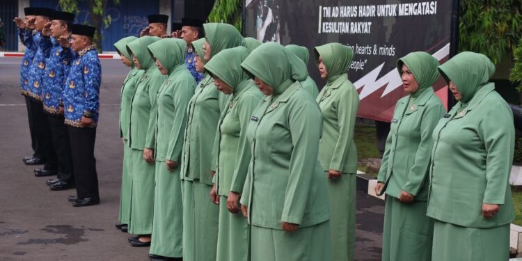 Dandim 0736 Batang Lepas Anggota Pindah satuan Dan Wisuda Purnawira