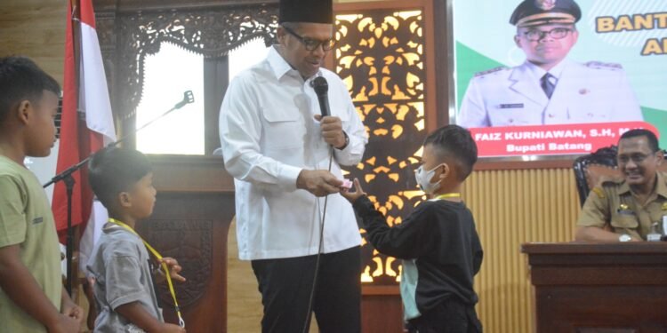 Ribuan Anak Yatim Piatu Terima Bantuan Rp1 Juta dari Pemkab Batang