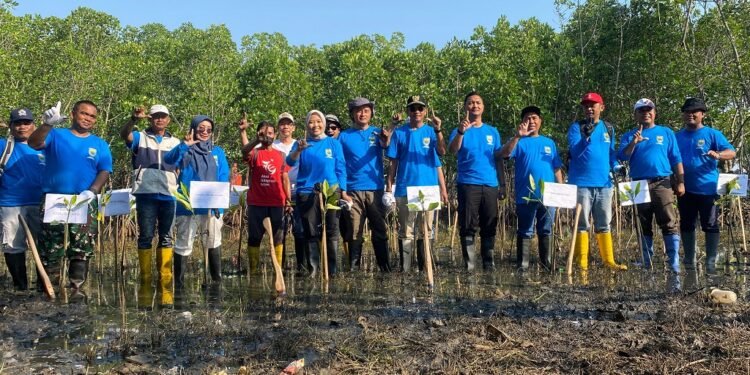 Cepatnya Tingkat Abrasi, Pemkab Batang Menggalakkan Rehabilitasi Pesisir Dengan Tanam Mangrove