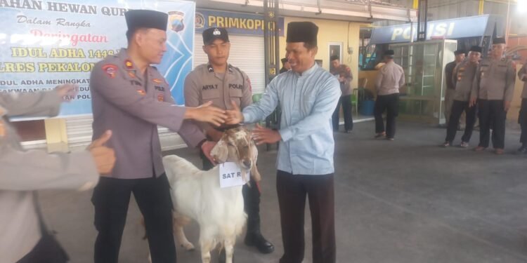 LKS YBPI Terima 1 Hewan Qurban Dari Kapolres Pekalongan Kota