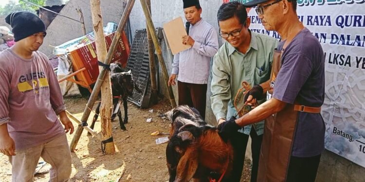 LKS YBPI Batang Gelar Qurban Bersama Masyarakat dan Anak Binaan