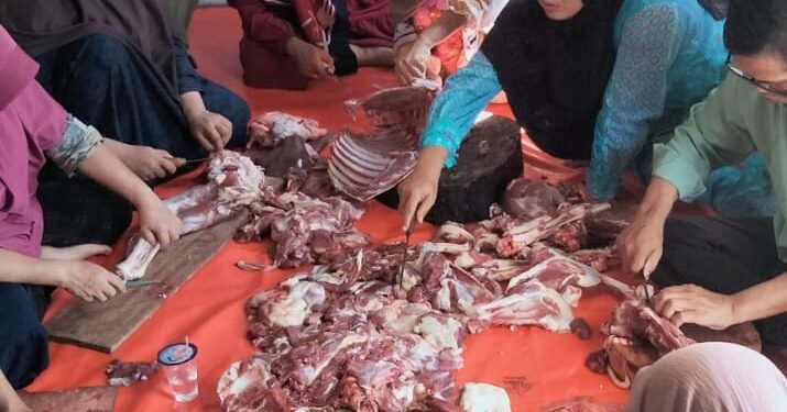 LKS YBPI Batang Gelar Qurban Bersama Masyarakat dan Anak Binaan