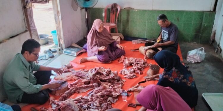 LKS YBPI Batang Gelar Qurban Bersama Masyarakat dan Anak Binaan