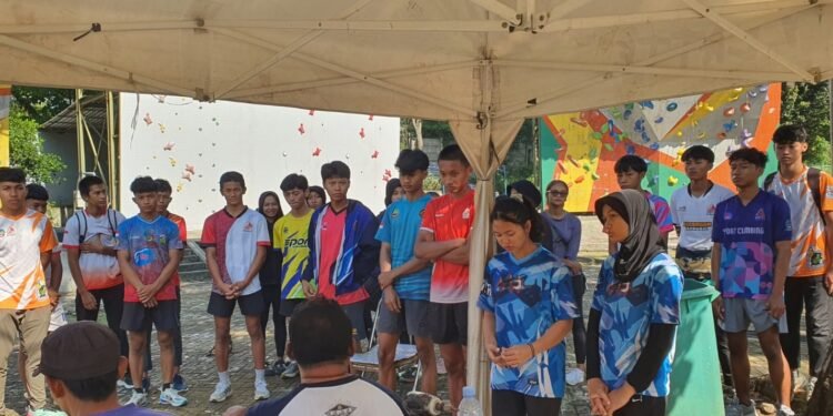 Dua Srikandi Panjat Tebing Batang, Siap Berlaga di Kejurnas 2025