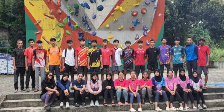 Dua Srikandi Panjat Tebing Batang, Siap Berlaga di Kejurnas 2025