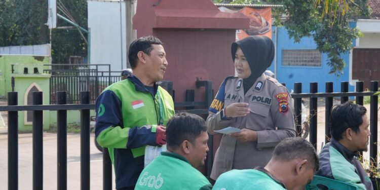 Hari Bhayangkara 2025: Polres Batang Gelar Bakti Kesehatan untuk Pengemudi Ojek Online dan Anak-anak