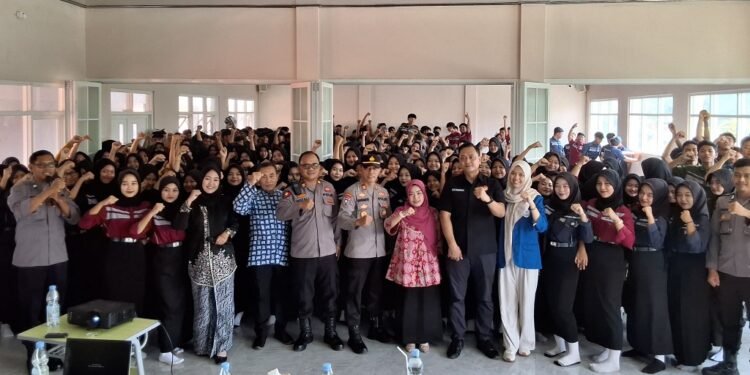 Cegah Kenakalan Remaja, Kolaborasi Psikoedukasi Polda Jateng di SMK PGRI Batang