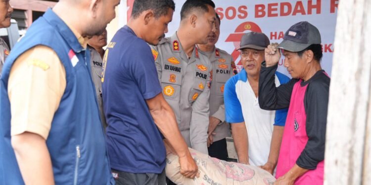Sambut Hari Bhayangkara ke-79, Polres Batang Bedah Rumah Warga Tak Layak Huni