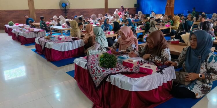 Ketua Yayasan Hadiri Prosesi Wisuda dan Pelepasan Peserta Didik TK Kartika III-29 Kodim 0736/Batang