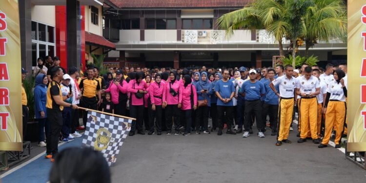 Semarak Jalan Sehat Bhayangkara ke-79, Polres Batang Libatkan Ribuan Peserta