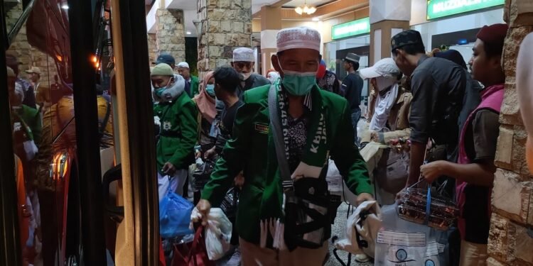 Jemaah Haji Mulai Kembali ke Batang secara Bertahap
