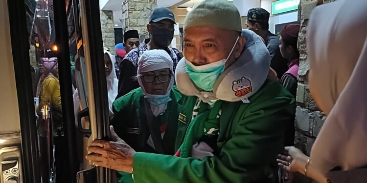 Jemaah Haji Mulai Kembali ke Batang secara Bertahap