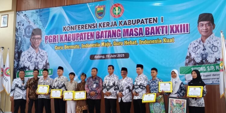 Wabup Suyono Tekankan Moral dan Kompetensi Guru di Konferensi Kerja PGRI Batang