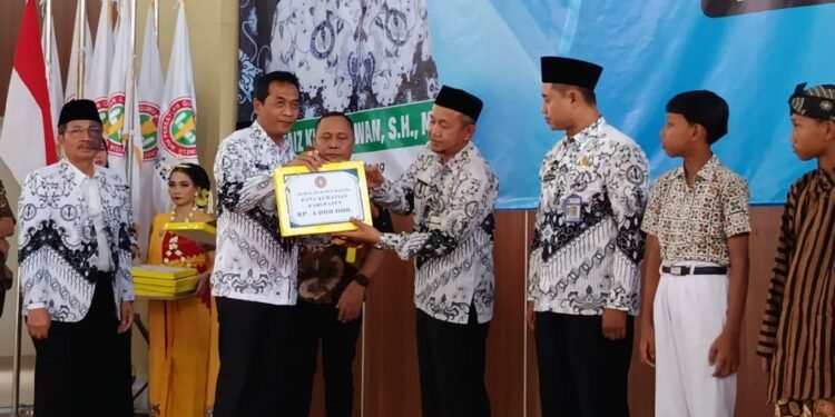 Wabup Suyono Tekankan Moral dan Kompetensi Guru di Konferensi Kerja PGRI Batang