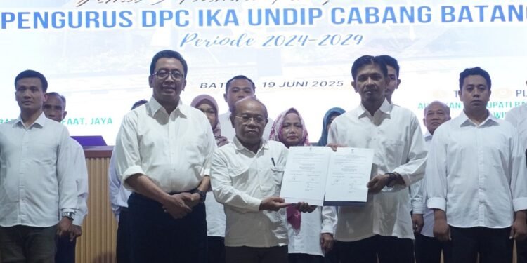 Dilantiknya DPC IKA UNDIP, Bupati Batang Ingin Sinergi Bangun Daerah