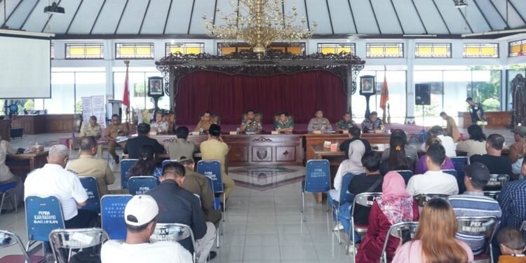 Bupati Batang Tegas Bongkar Kafe Dan Tempat Karaoke di Pantai Sigandu