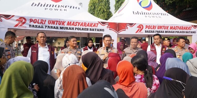 Sambut HUT ke-79 Bhayangkara, Warga Serbu Bazar Murah Polres Batang