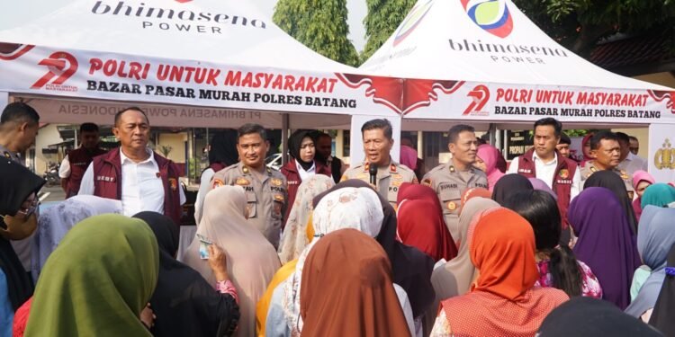 Sambut HUT ke-79 Bhayangkara, Warga Serbu Bazar Murah Polres Batang
