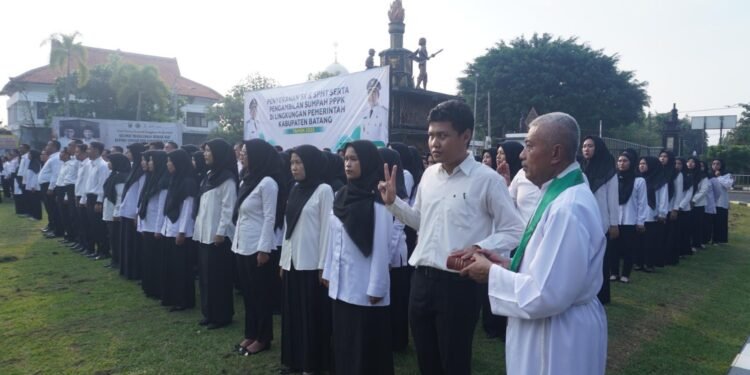 304 PPPK Resmi Dilantik, Bupati Batang Ingatkan Janji Berdedikasi Tinggi dan Integritas