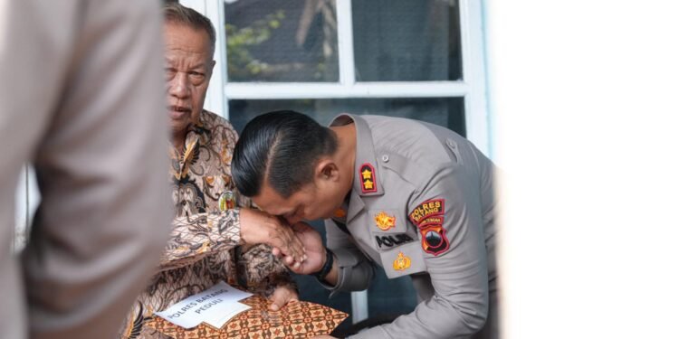 Kapolres Batang Pimpin Anjangsana ke Purnawirawan dan Keluarga Besar Polri