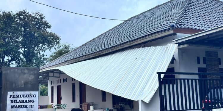 Hujan disertai Angin Puting Beliung Rusak 11 Rumah Warga Desa Surodadi Gringsing