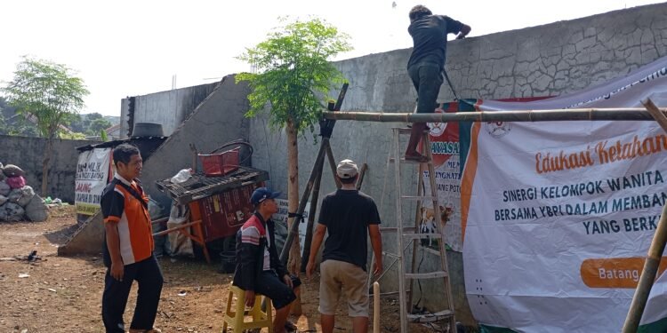 Sambut Idul Adha, Panitia LKS YBPI Pasang Blantar dan Payung Peneduh di RPHQ