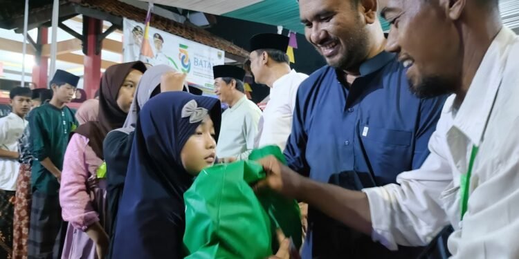 Rayakan Lebaran Yatim, Wabup Suyono Santuni Warga Prosel