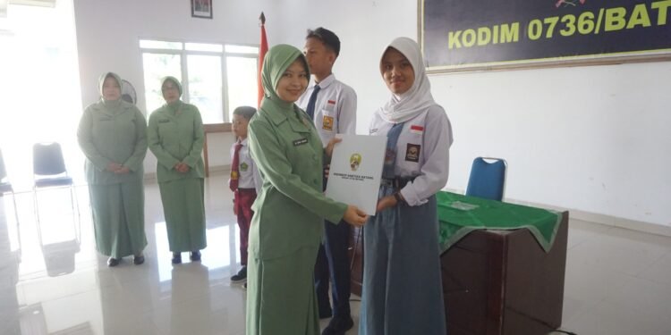 49 Anak Anggota Kodim 0736/Batang Dapat Beasiswa Berprestasi