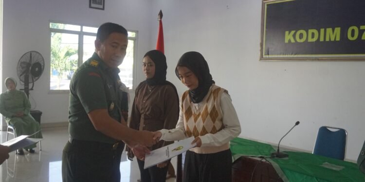 49 Anak Anggota Kodim 0736/Batang Dapat Beasiswa Berprestasi