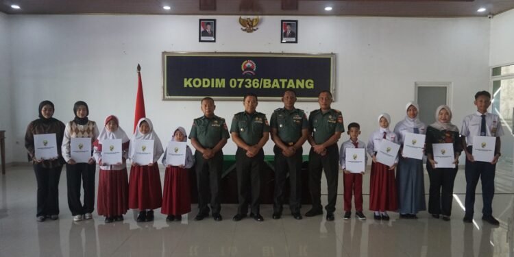 49 Anak Anggota Kodim 0736/Batang Dapat Beasiswa Berprestasi