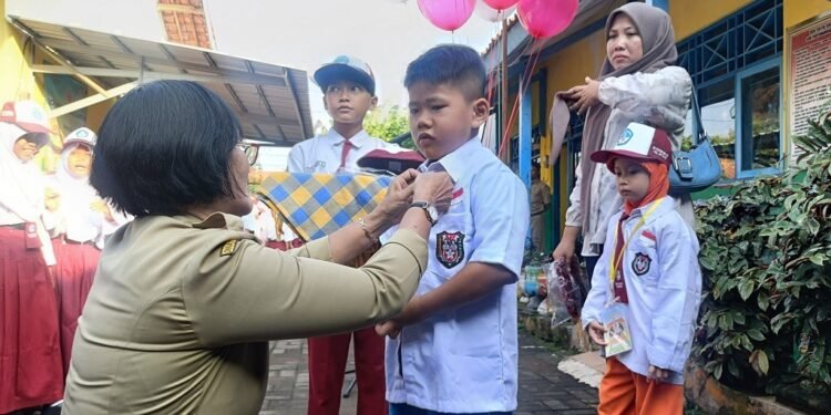 Program Seragam Gratis, Ringankan Kebutuhan Sekolah Anak