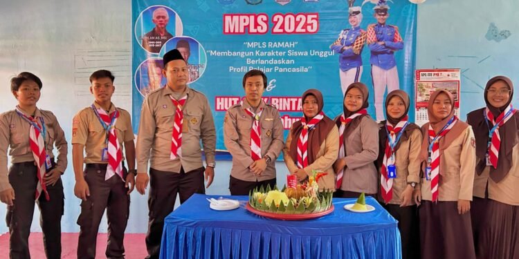 Sambut HUT Ke-22, SMK Bintara Batang Berikan Seragam dan SPP Gratis Ke Siswa Baru