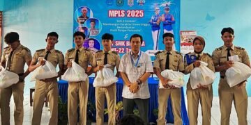 Sambut HUT Ke-22, SMK Bintara Batang Berikan Seragam dan SPP Gratis Ke Siswa Baru