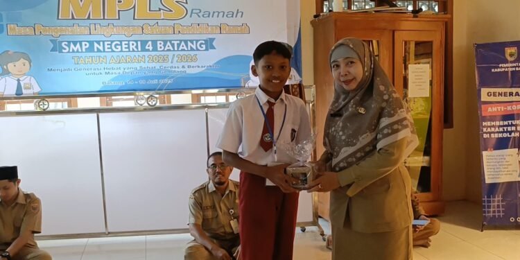 Jadi Pemateri MPLS, Inspektorat Batang Kenalkan Pendidikan Antikorupsi