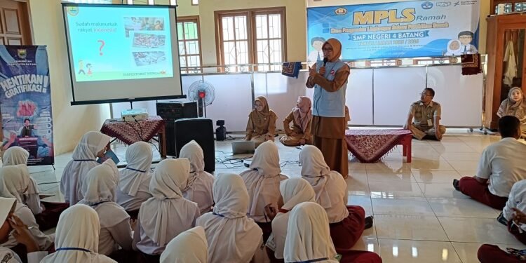 Jadi Pemateri MPLS, Inspektorat Batang Kenalkan Pendidikan Antikorupsi