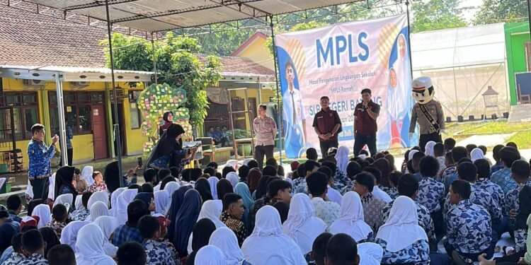 MPLS Ramah Anak: Polres Batang Ajarkan 44 Siswa SLB Cara Lindungi Diri dari Kekerasan