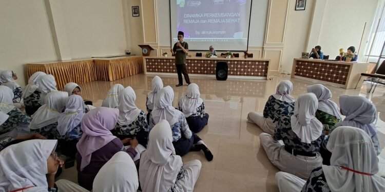 Penyuluh Agama Batang Edukasi Pelajar Cegah Pernikahan Dini