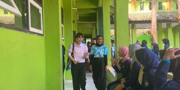 Jelang Pertukaran Pelajar, Pengajar Korsel Kunjungi SMAN 2 Batang