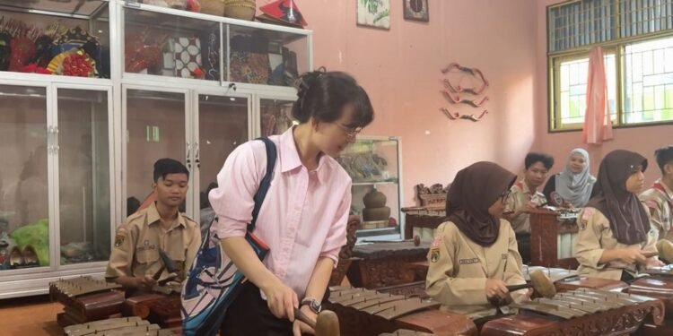 Jelang Pertukaran Pelajar, Pengajar Korsel Kunjungi SMAN 2 Batang