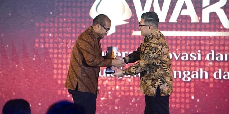 Bupati Batang Raih Penghargaan DetikJateng-Jogja Award 2025 Dorong Industri Ramah Lingkungan