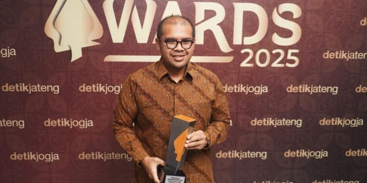 Bupati Batang Raih Penghargaan DetikJateng-Jogja Award 2025 Dorong Industri Ramah Lingkungan