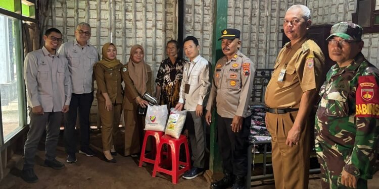 Peringati HUT Ke-14, PLTU Batang Salurkan Bantuan Sembako dan Pemeriksaan Kesehatan Kepada Lansia