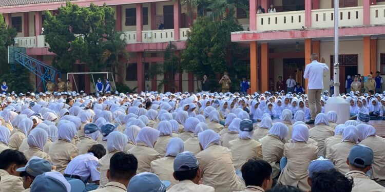 Kunjungi SMAN 1 Batang, DPR RI Motivasi Pelajar