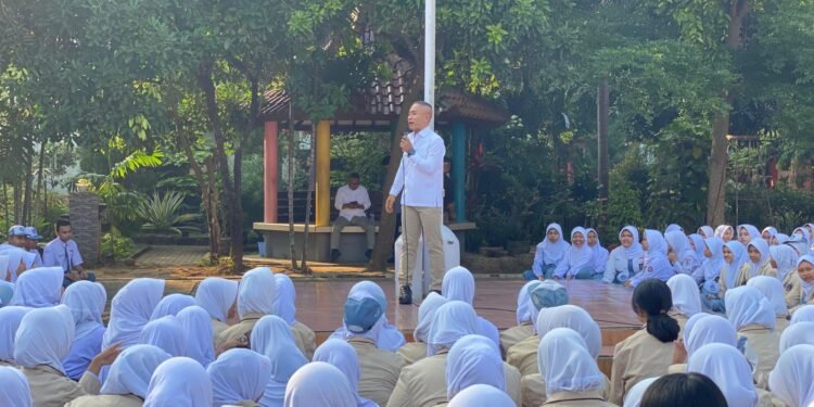 Kunjungi SMAN 1 Batang, DPR RI Motivasi Pelajar