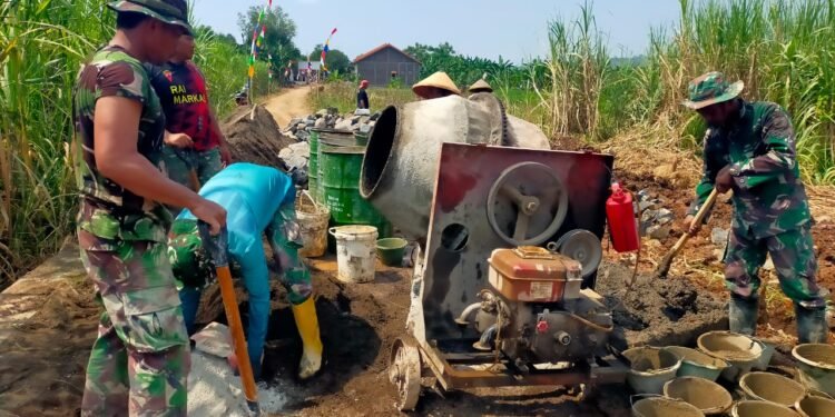 Satgas TMMD Sengkuyung Tahap III Kodim 0736/Batang Bersama Warga Fokus Pengerjaan Talud