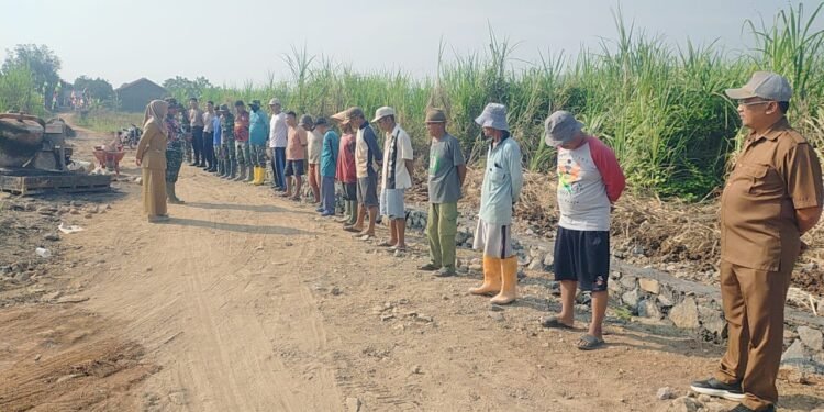 Satgas TMMD Sengkuyung Tahap III Kodim 0736/Batang Bersama Warga Fokus Pengerjaan Talud