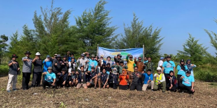 Lestarikan Ekosistem Pesisir, PLTU Batang Tanam 2.000 Mangrove Avicennia di Roban Timur