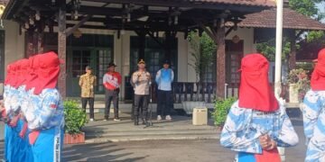 Jelang Pengibaran Bendera, Kapolres Batang Intens Motivasi Paskibraka
