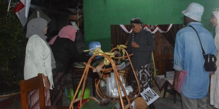 Kostum Kolonial Meriahkan Malam Tirakatan di Perum Pesona Griya Batang 0310