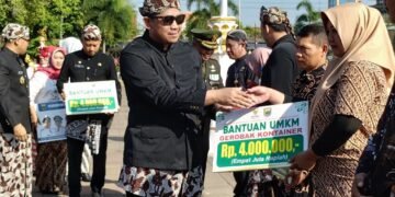 Rayakan Kemerdekaan RI, 51 UMKM Dapat Bantuan Gerobak